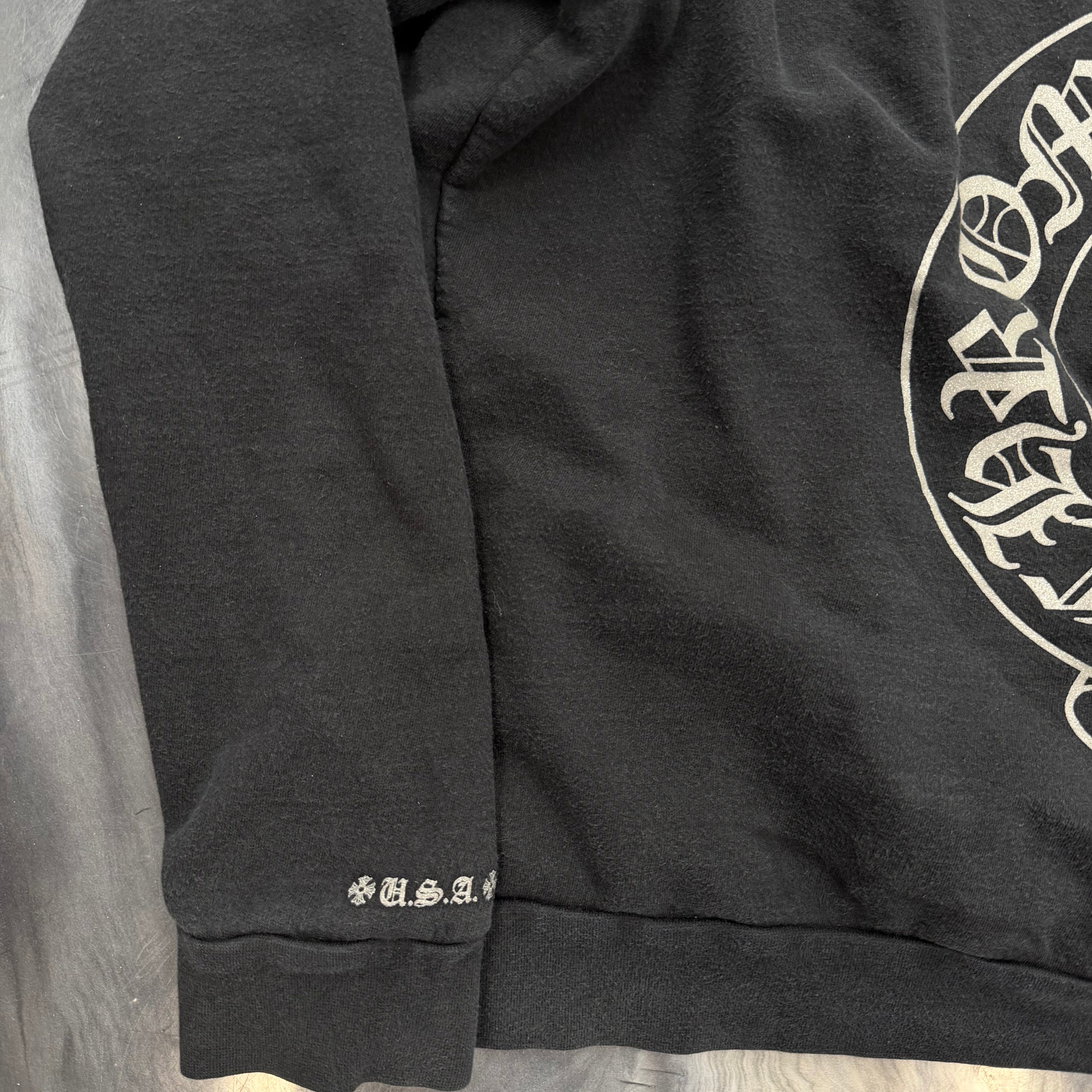 Chrome Hearts Silver Glitter
Hoodie Black ONLINE EXCLUSIVE